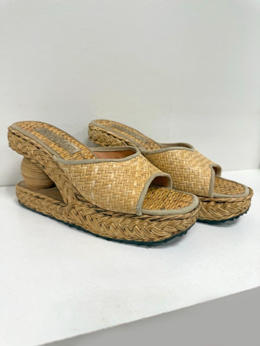 *RARE* Vintage Ananias Rattan Sandals - Picture 5 of 14